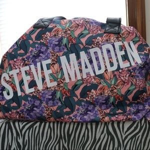 Steven Madden™️ | Limited edition | Floral Bnik Duffle bag w/wristlet mini-bag